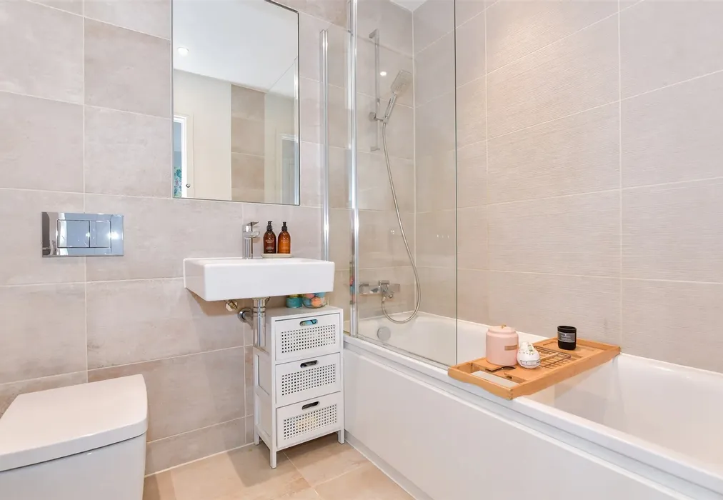 Bathroom - Matthews Close, Snodland, Kent - Wards of Kent