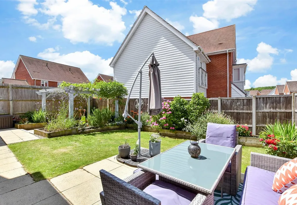 Rear Garden - Matthews Close, Snodland, Kent - Wards of Kent