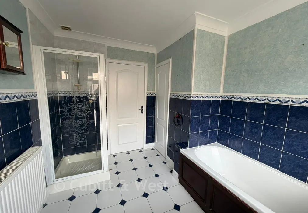 Bathroom - Wheatfield Way, Brighton, East Sussex - Wards of Kent