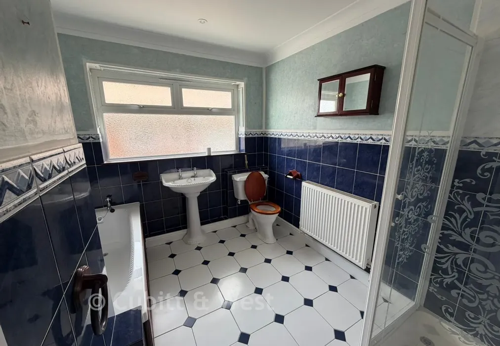 Bathroom - Wheatfield Way, Brighton, East Sussex - Wards of Kent