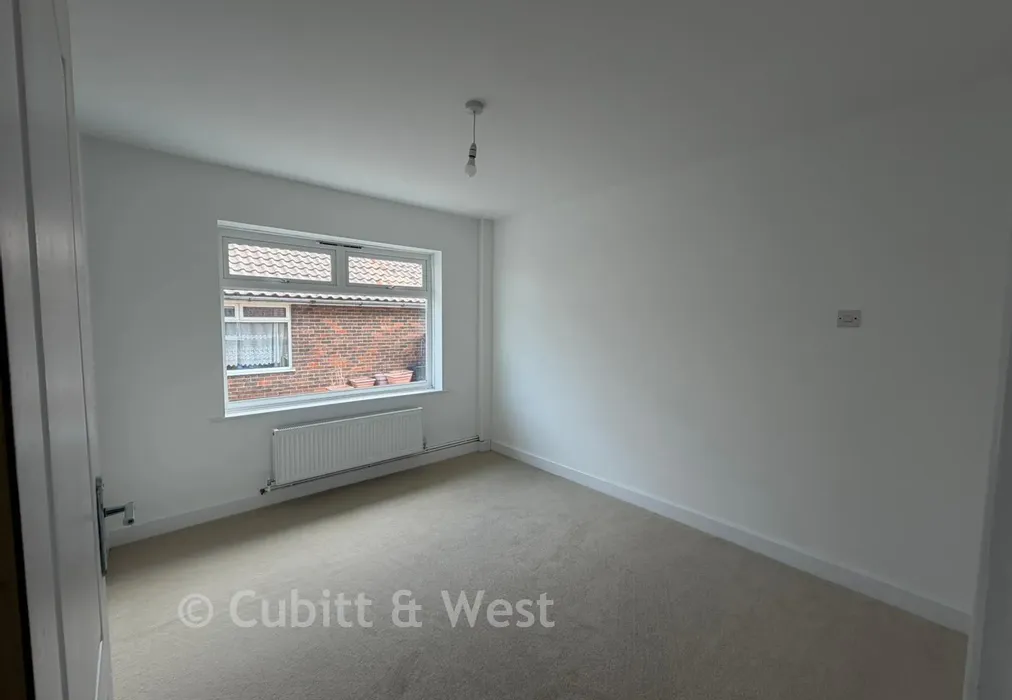 Bedroom 2 - Wheatfield Way, Brighton, East Sussex - Wards of Kent