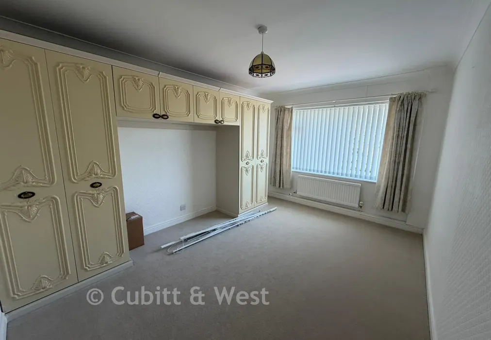 Bedroom 1 - Wheatfield Way, Brighton, East Sussex - Wards of Kent