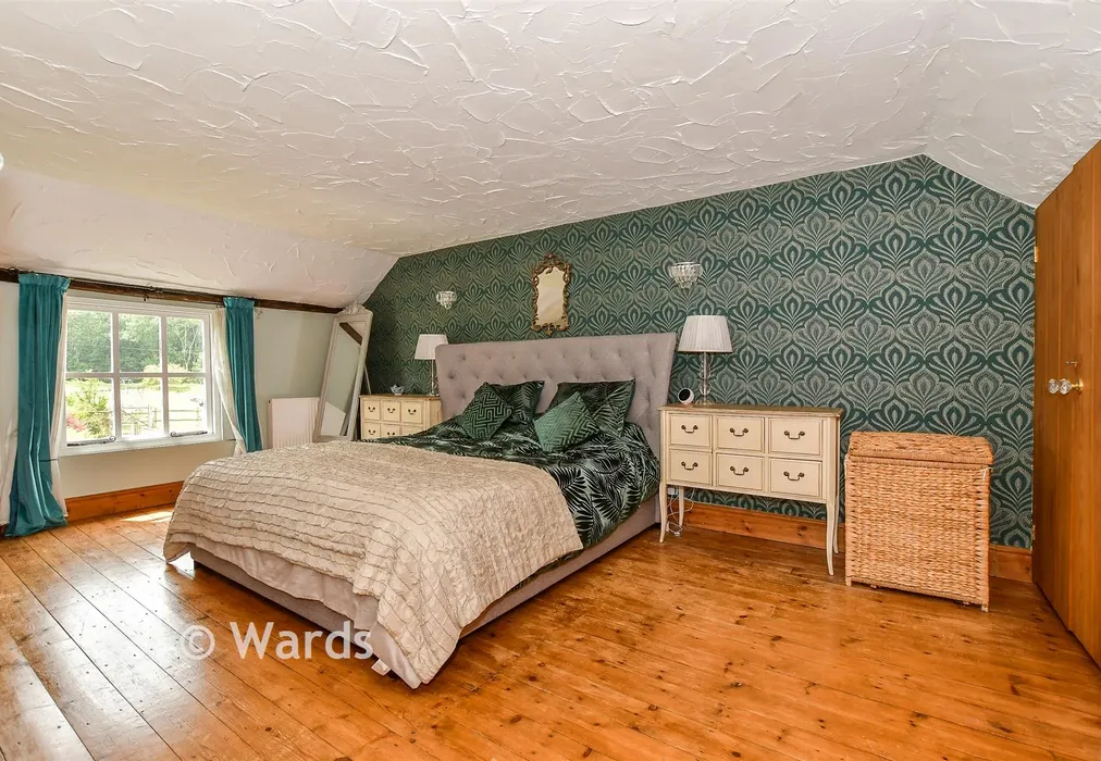 Bedroom 1 - Station Road, Northiam, Rye, East Sussex - Wards of Kent