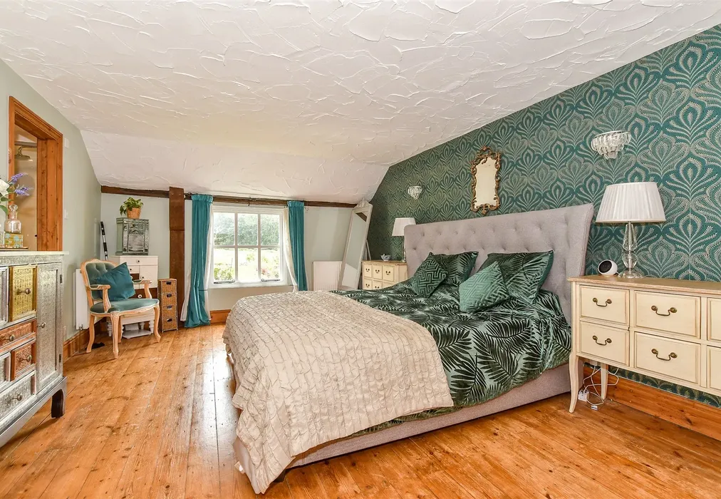 Bedroom 1 - Station Road, Northiam, Rye, East Sussex - Wards of Kent