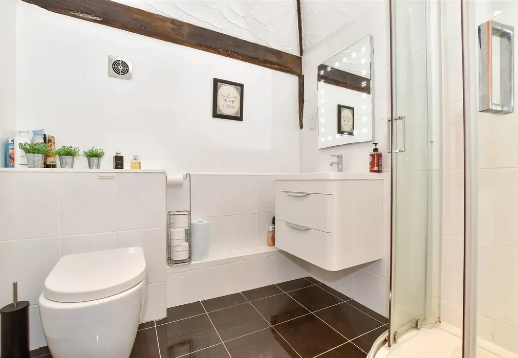 En-Suite Shower Room - Station Road, Northiam, Rye, East Sussex - Wards of Kent
