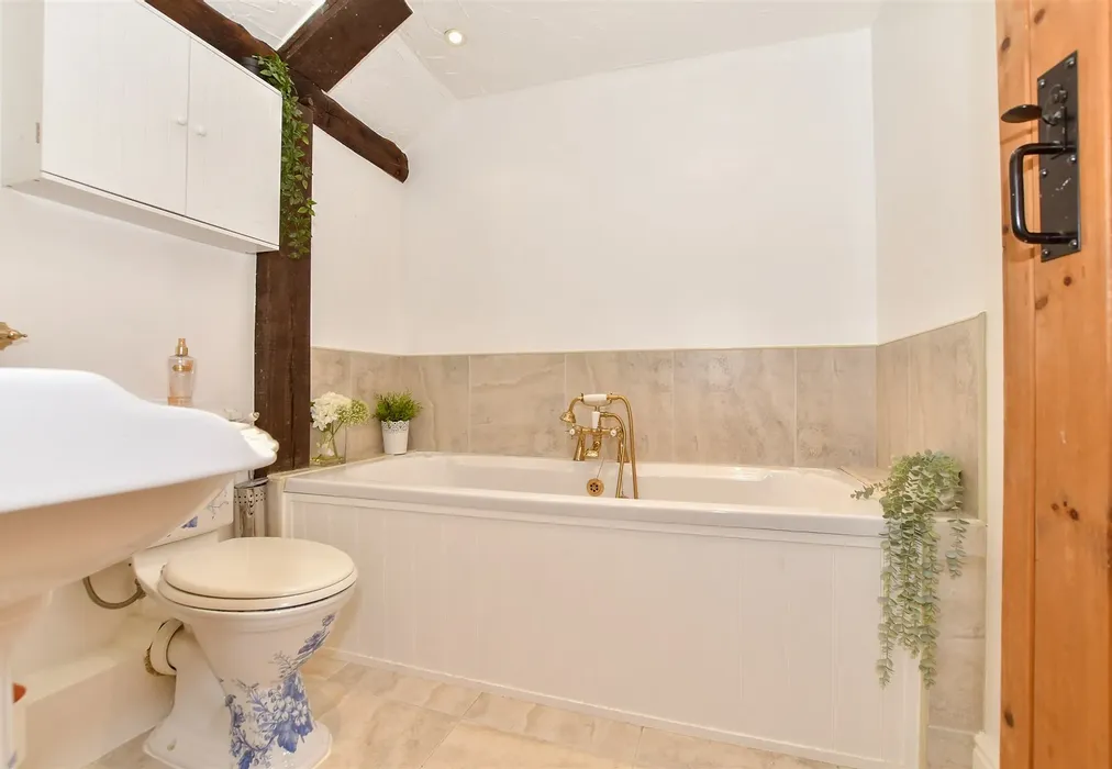 Bathroom - Station Road, Northiam, Rye, East Sussex - Wards of Kent