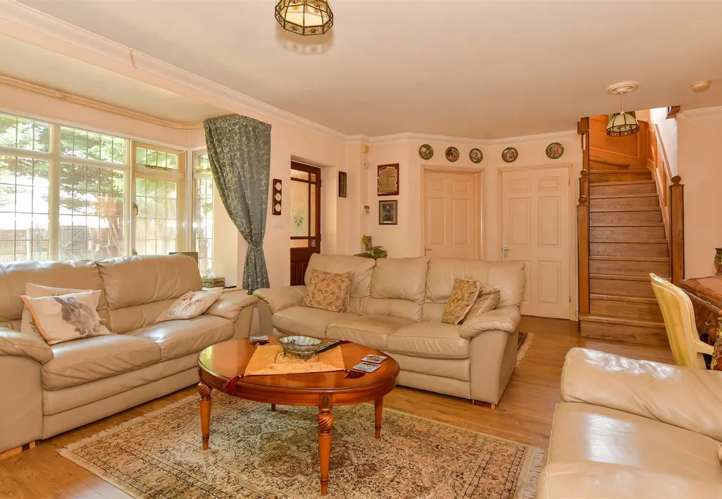 Lounge - Maidstone Road, Chatham, Kent - Wards of Kent