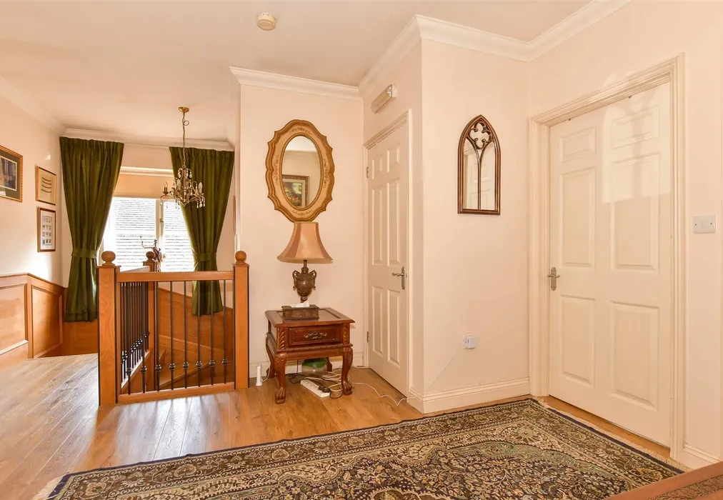 Landing - Maidstone Road, Chatham, Kent - Wards of Kent