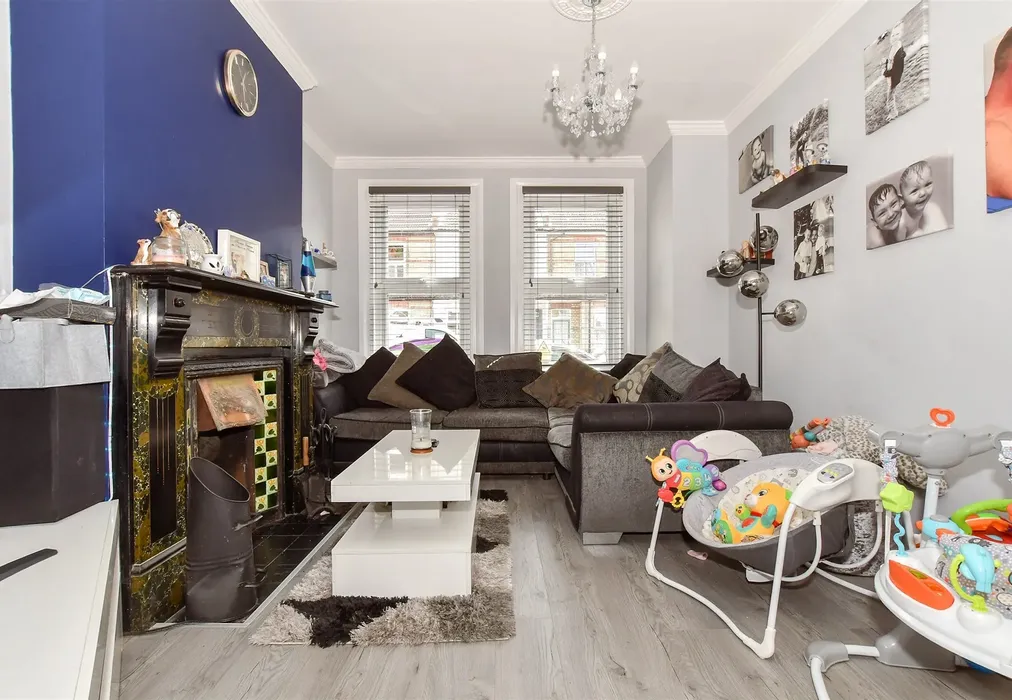 Lounge - Grove Road, Folkestone, Kent - Wards of Kent