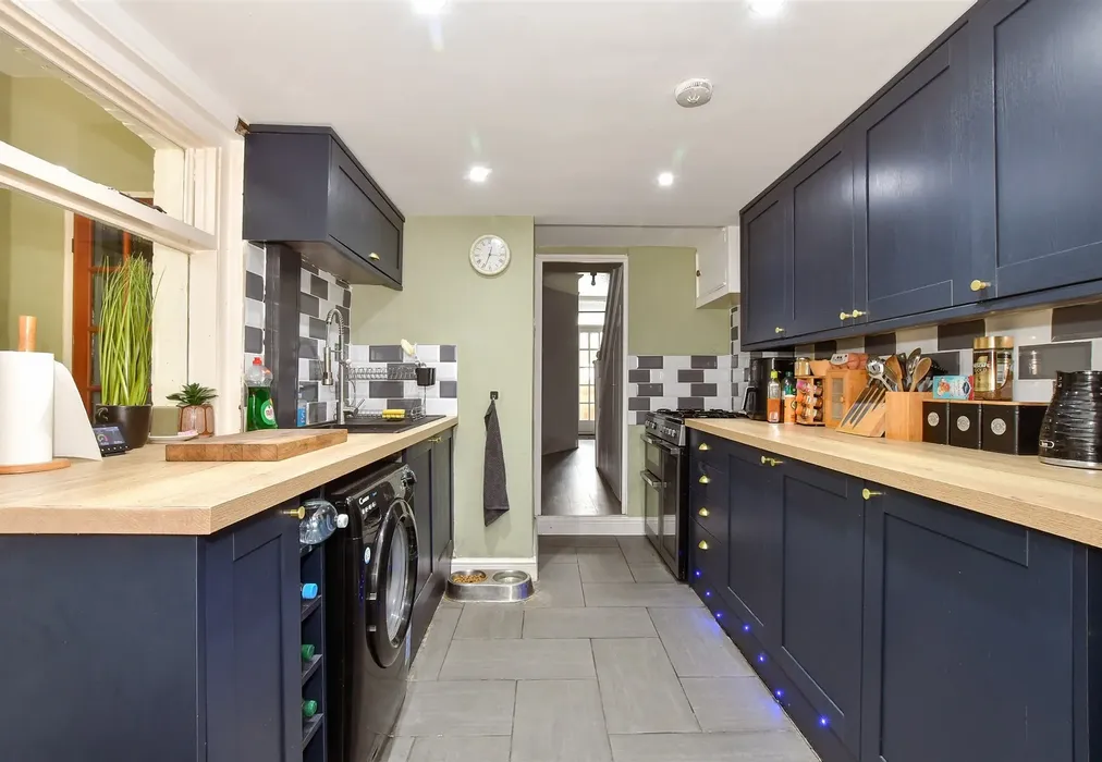 Kitchen - Grove Road, Folkestone, Kent - Wards of Kent