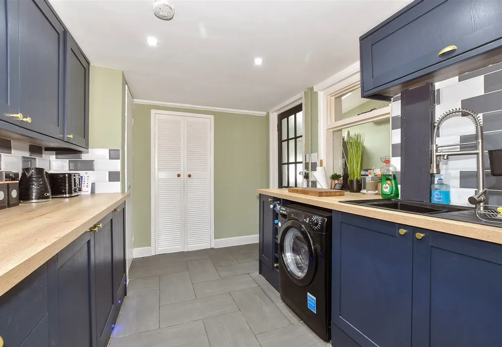 Kitchen - Grove Road, Folkestone, Kent - Wards of Kent