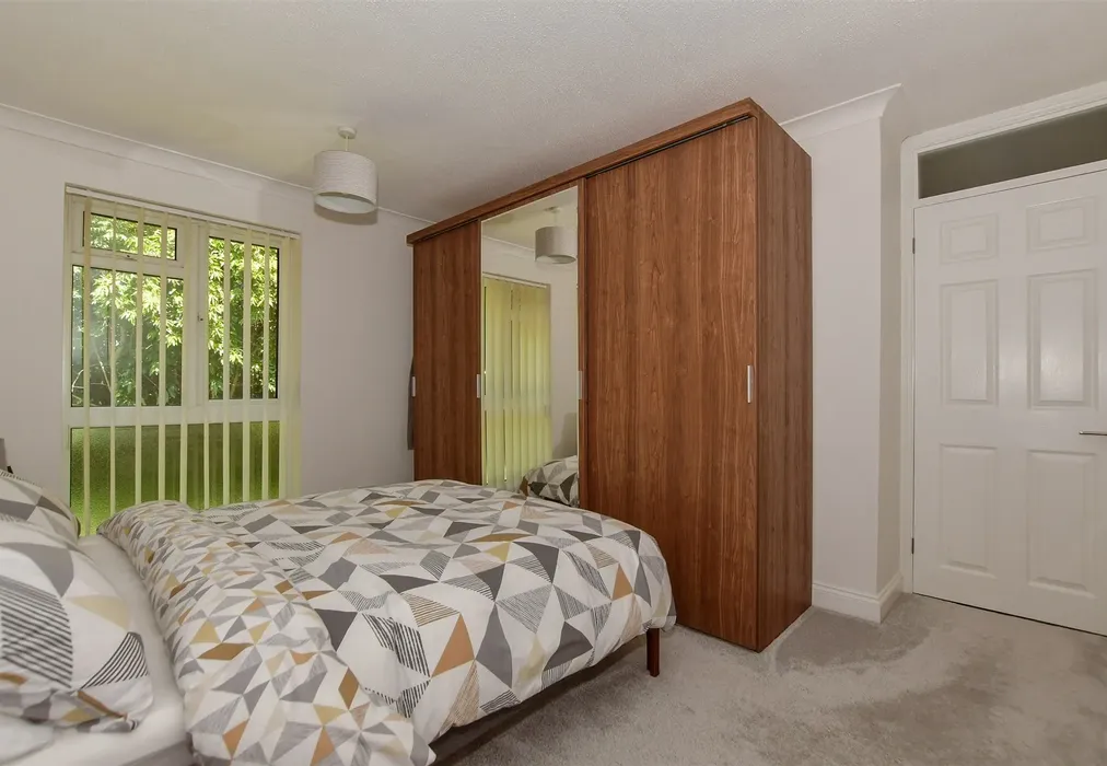 Bedroom 1 - The Coppice, Vigo Village, Meopham, Kent - Wards of Kent