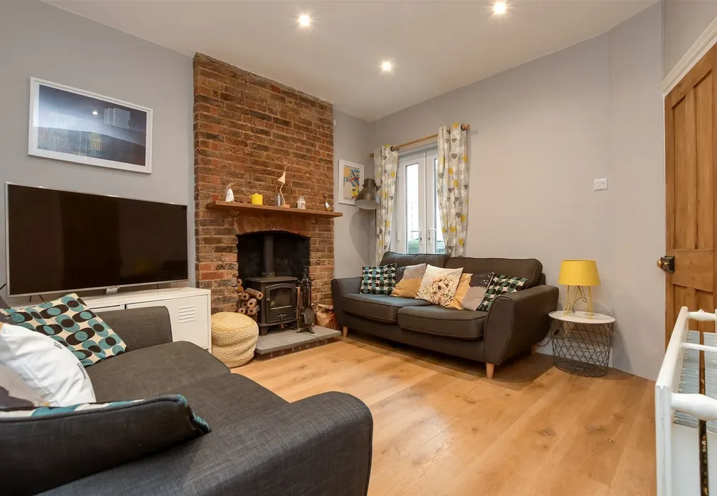 Lounge - Station Road, Dorking, Surrey - Wards of Kent