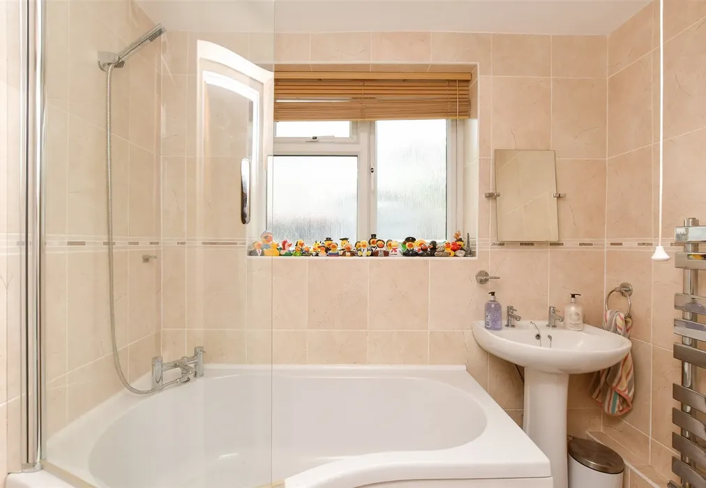 Bathroom - Station Road, Dorking, Surrey - Wards of Kent