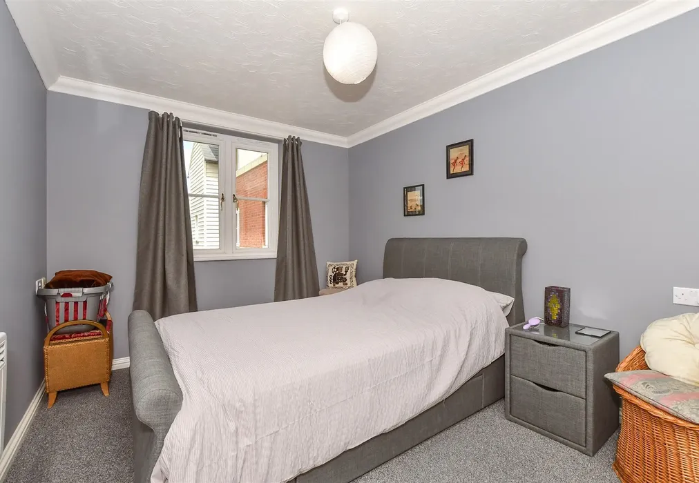 Bedroom 1 - East Street, Faversham, Kent - Wards of Kent