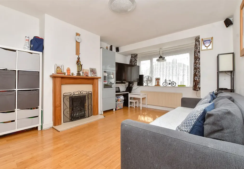 Living Room - Haselmere Close, Wallington, Surrey - Wards of Kent