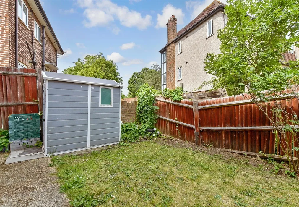 Rear Garden - Haselmere Close, Wallington, Surrey - Wards of Kent
