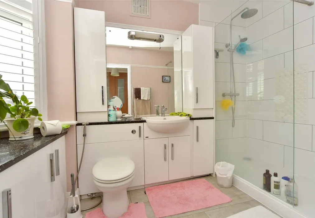 En-Suite Shower Room - Edwin Road, Rainham, Kent - Wards of Kent