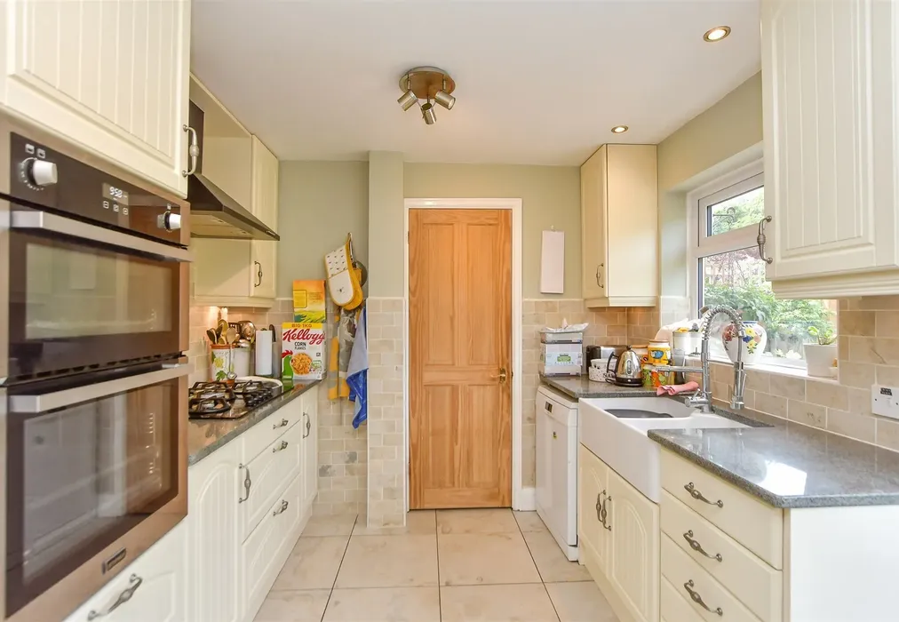 Kitchen - Edwin Road, Rainham, Kent - Wards of Kent