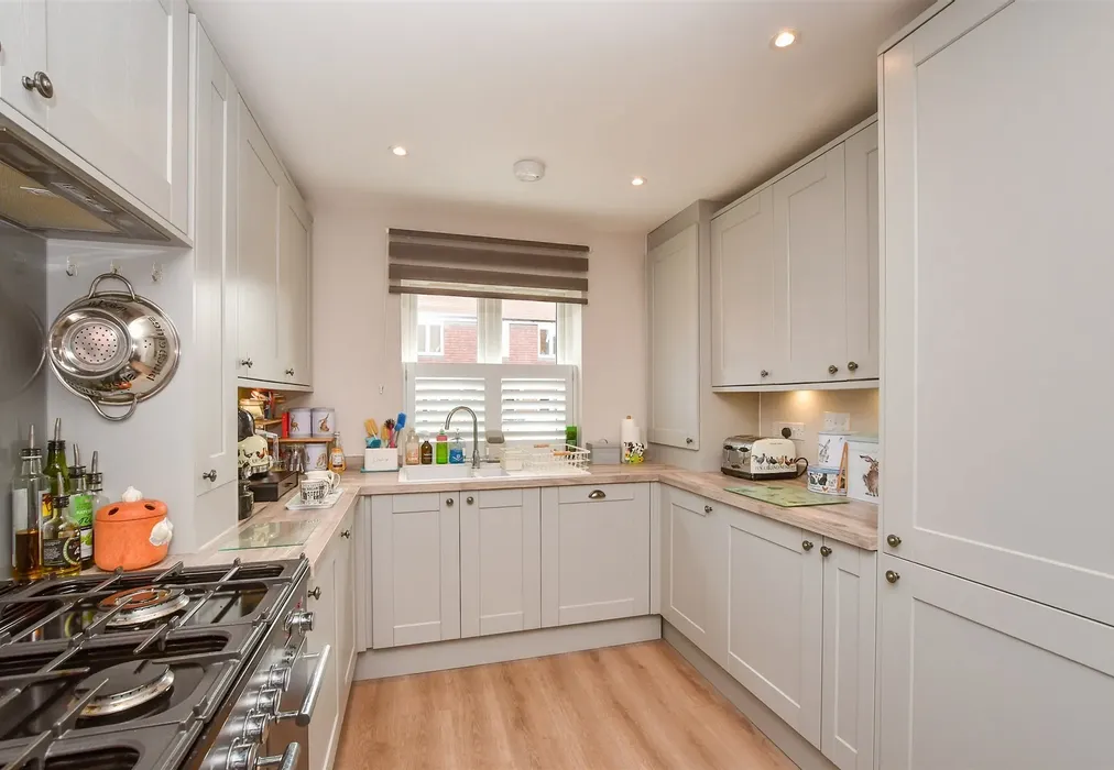 Kitchen - Bluebell Avenue, Littlebourne, Kent - Wards of Kent