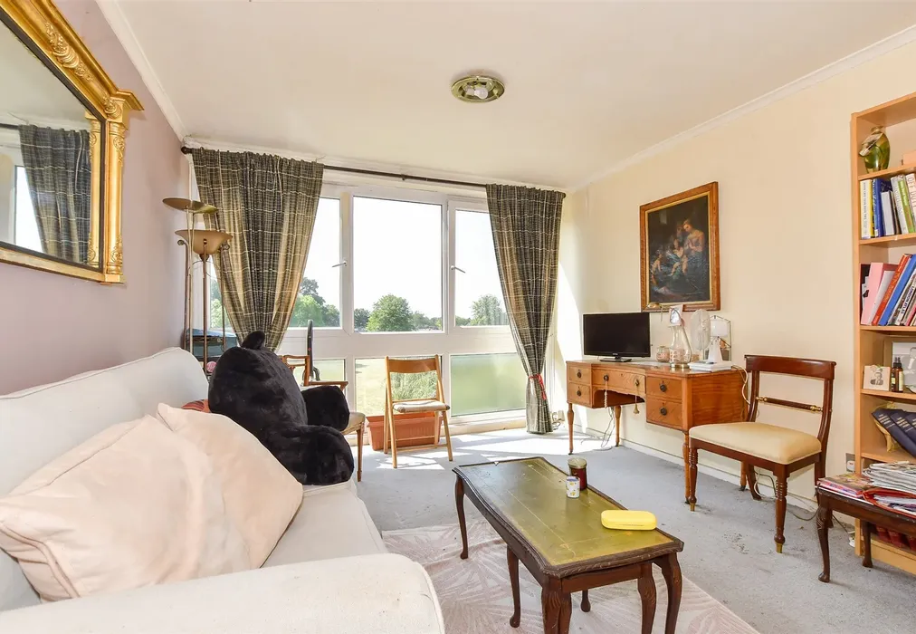 Lounge - Hailey Place, Cranleigh, Surrey - Wards of Kent