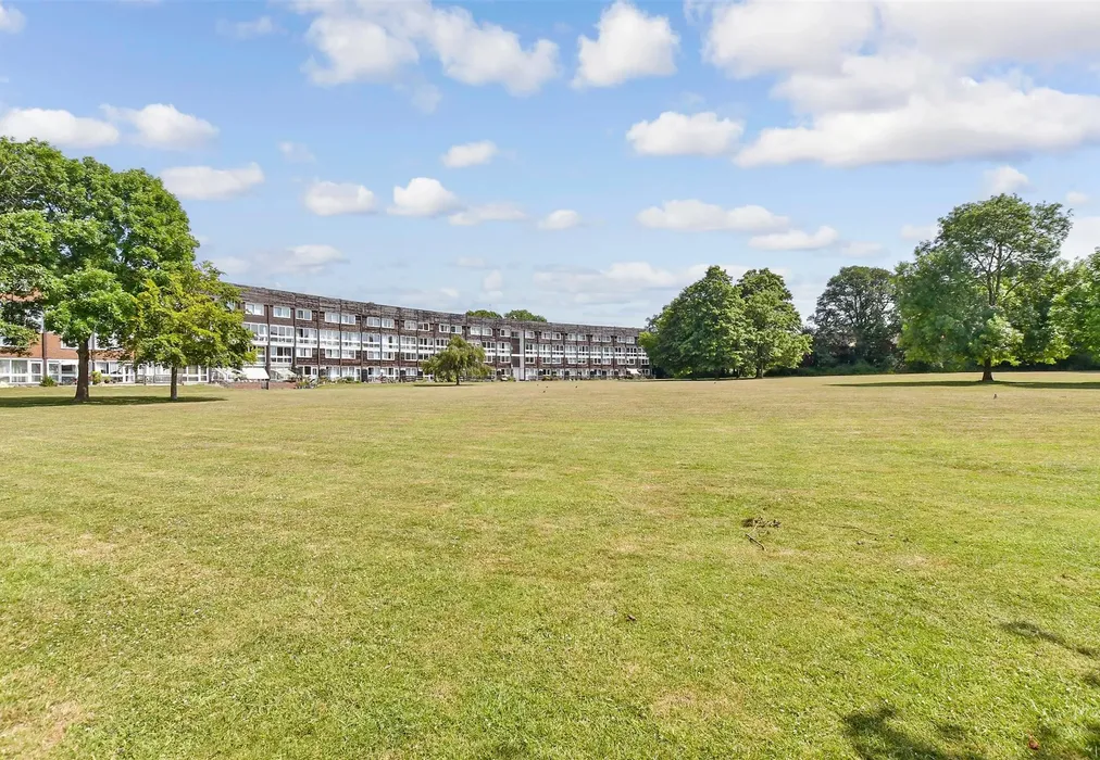 Communal Gardens - Hailey Place, Cranleigh, Surrey - Wards of Kent