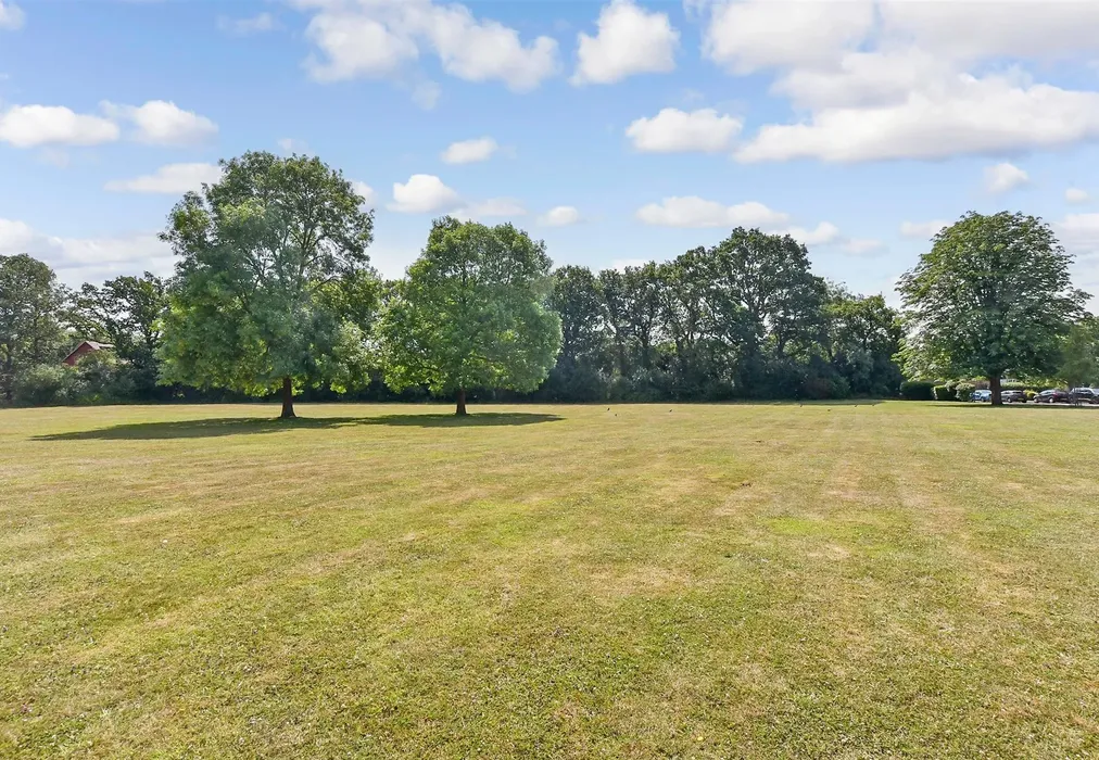 Communal Gardens - Hailey Place, Cranleigh, Surrey - Wards of Kent
