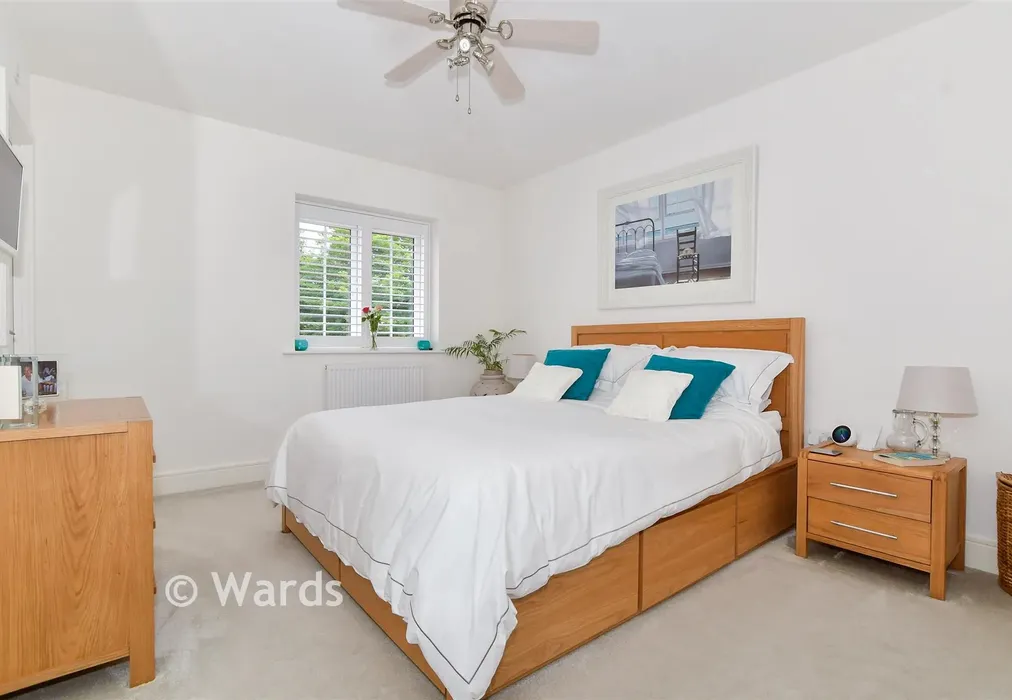 Bedroom 1 - Alans Gardens, Yalding, Maidstone, Kent - Wards of Kent