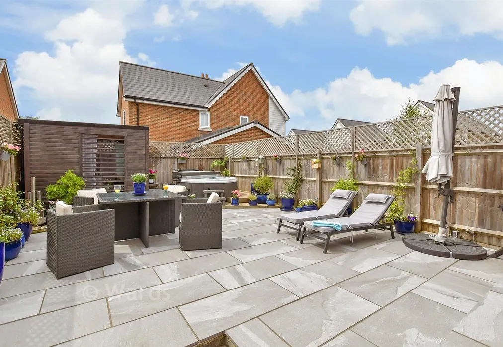 Rear Garden - Alans Gardens, Yalding, Maidstone, Kent - Wards of Kent