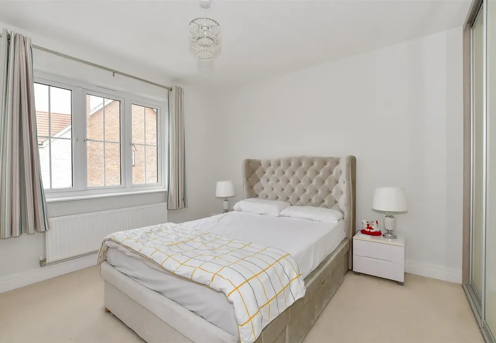 Bedroom 1 - Eames View, Southwater, Horsham, West Sussex - Wards of Kent