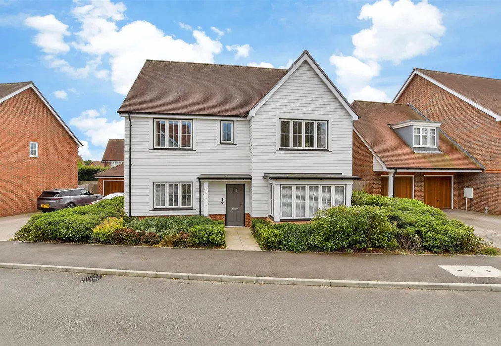Gzr9W - External (Web) - Eames View, Southwater, Horsham, West Sussex - Wards of Kent