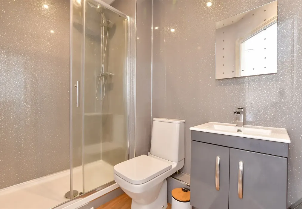En-Suite Shower Room - Shearer Close, Havant, Hampshire - Wards of Kent