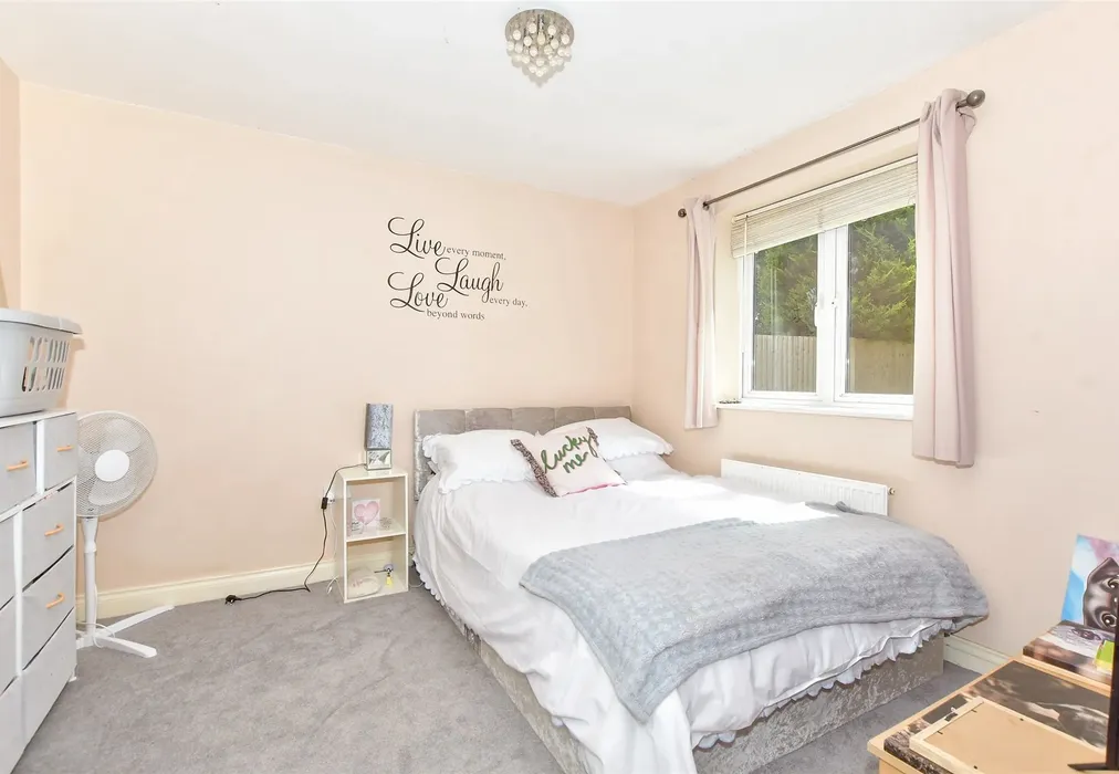 Bedroom 1 - Shearer Close, Havant, Hampshire - Wards of Kent