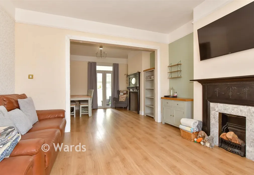 Lounge - Marine Parade, Sheerness, Kent - Wards of Kent