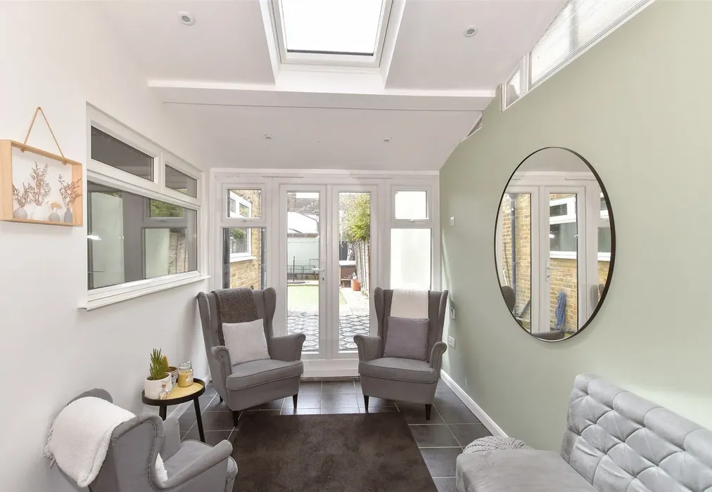 Sun Room - Marine Parade, Sheerness, Kent - Wards of Kent