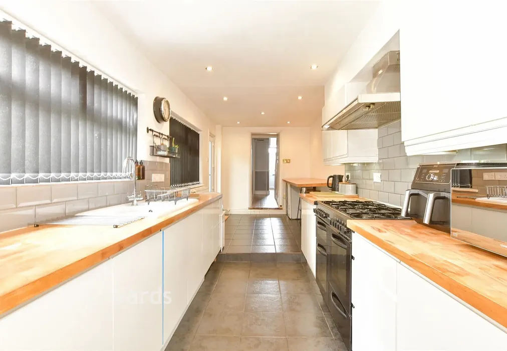 Kitchen - Marine Parade, Sheerness, Kent - Wards of Kent