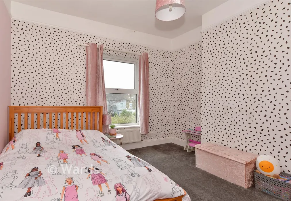 Bedroom 2 - Marine Parade, Sheerness, Kent - Wards of Kent