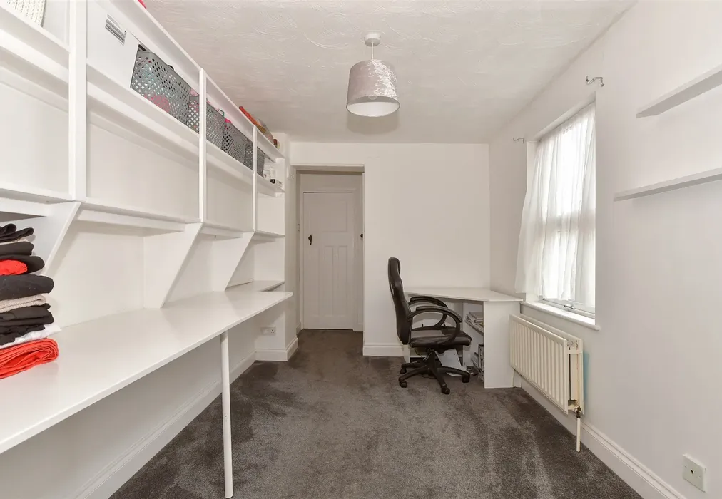 Bedroom 3 - Marine Parade, Sheerness, Kent - Wards of Kent
