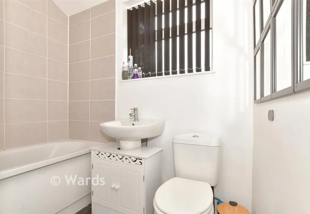 Bathroom - Marine Parade, Sheerness, Kent - Wards of Kent