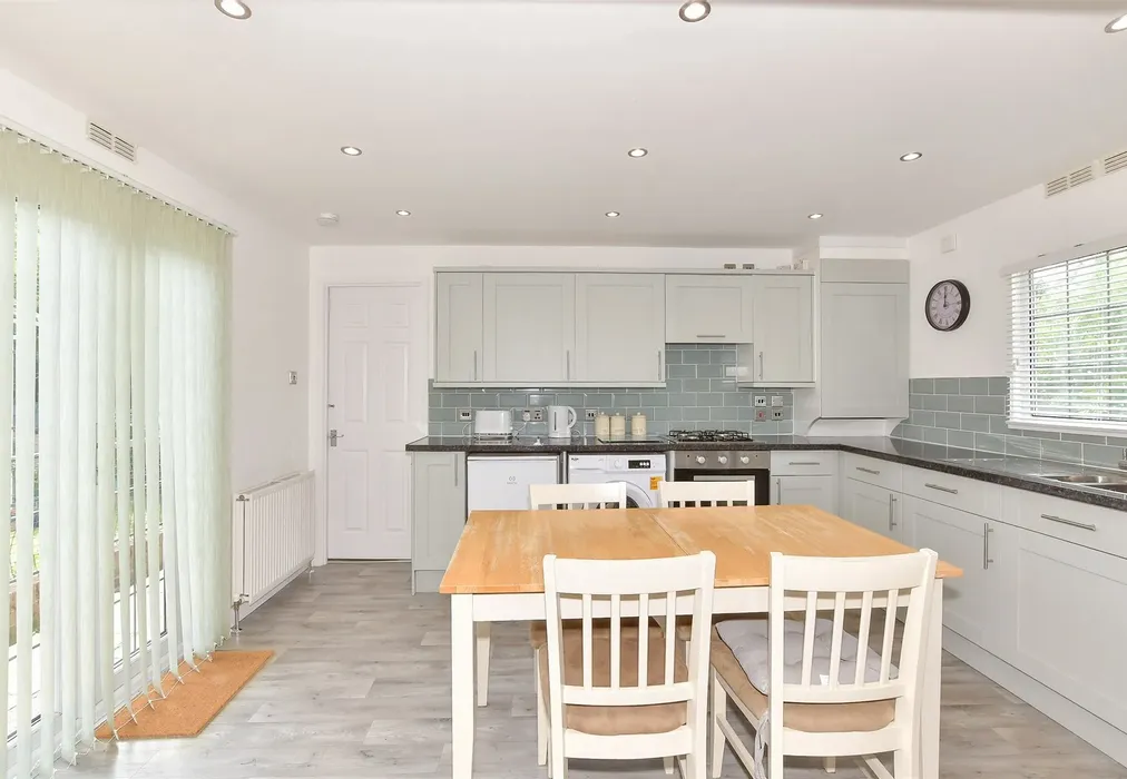 Kitchen/ Diner - Burmarsh Road, Hythe, Kent - Wards of Kent