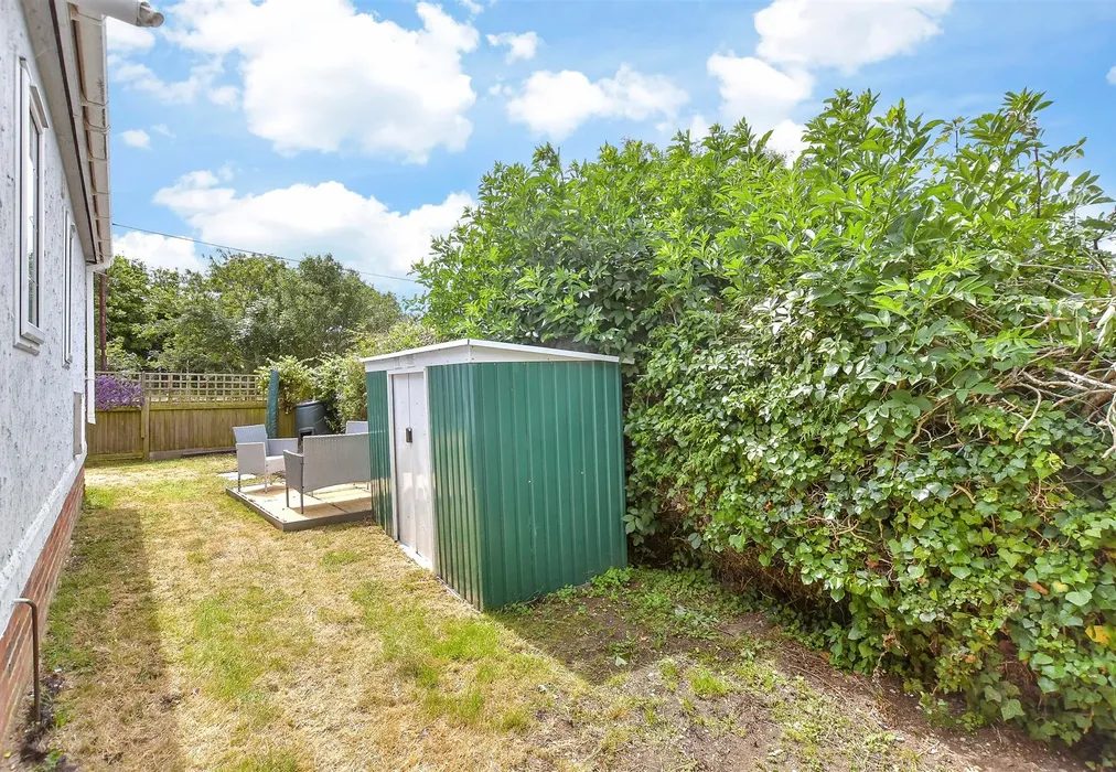 Side Garden - Burmarsh Road, Hythe, Kent - Wards of Kent