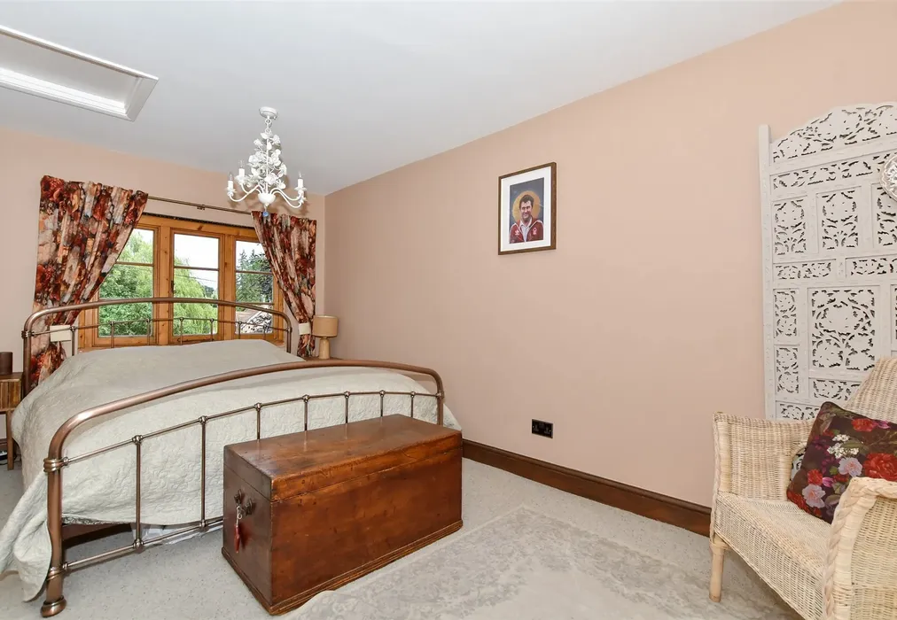 Bedroom 1 - Old Loose Hill, Loose, Maidstone, Kent - Wards of Kent