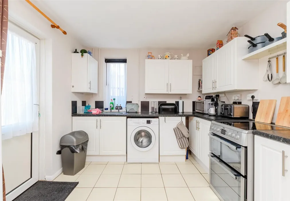 Kitchen - Kingsnorth Road, Twydall, Gillingham, Kent - Wards of Kent