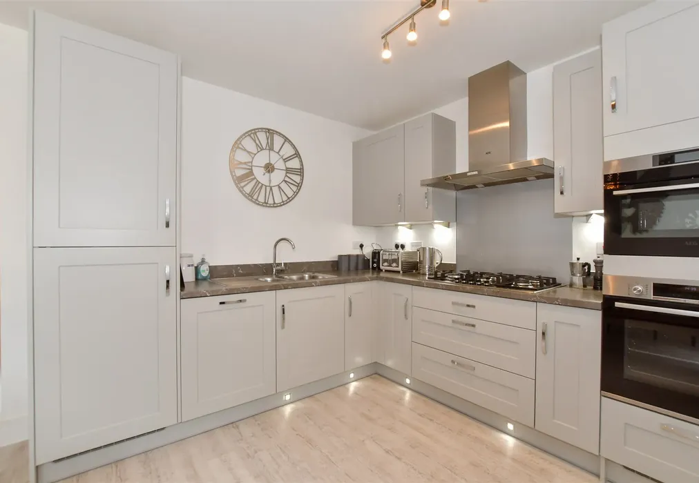 Kitchen/Dining Room - Worsell Drive, Copthorne, West Sussex - Wards of Kent