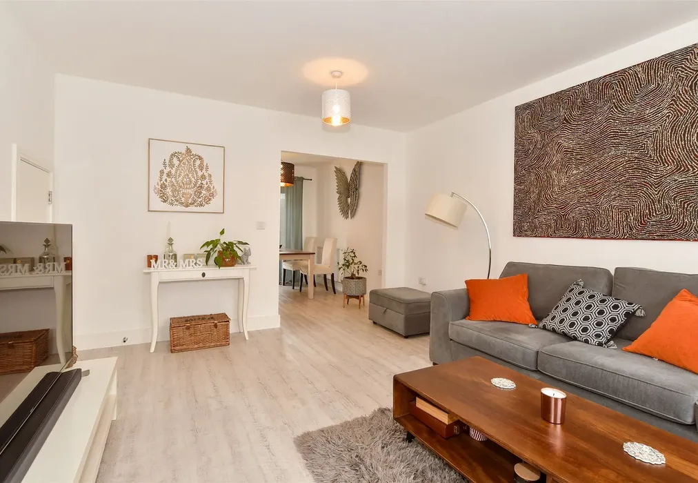 Lounge - Worsell Drive, Copthorne, West Sussex - Wards of Kent