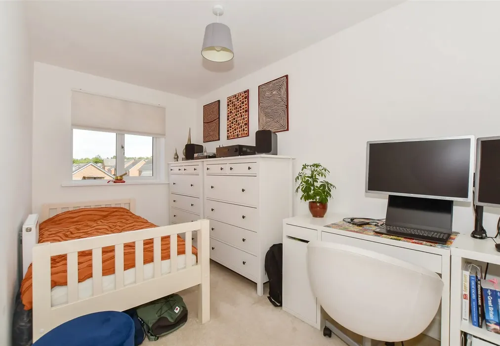 Bedroom 2 - Worsell Drive, Copthorne, West Sussex - Wards of Kent