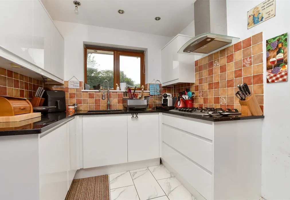 Kitchen - Daymerslea Ridge, Leatherhead, Surrey - Wards of Kent
