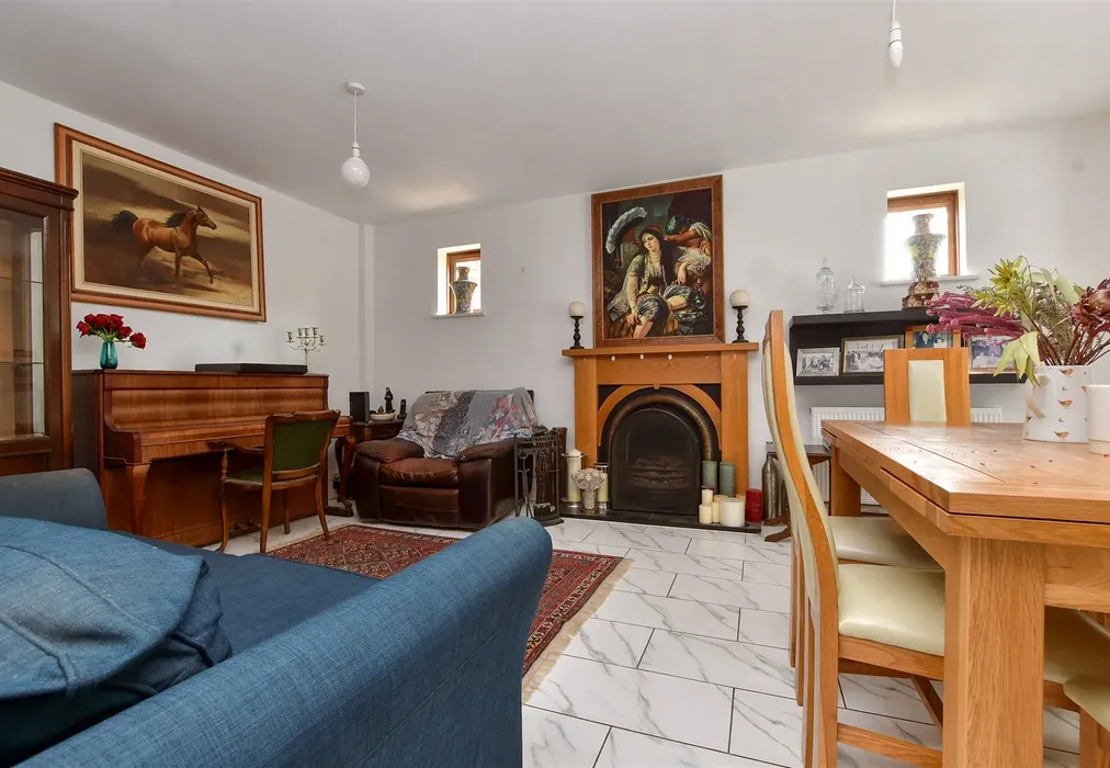 Dining Area - Daymerslea Ridge, Leatherhead, Surrey - Wards of Kent