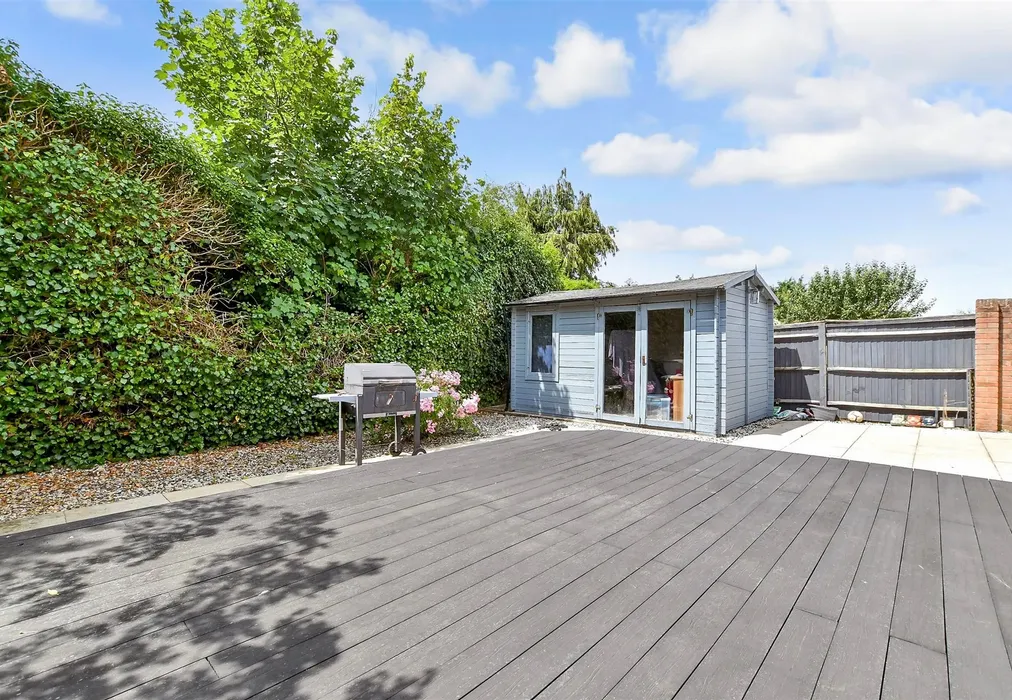 Rear Garden - Daymerslea Ridge, Leatherhead, Surrey - Wards of Kent