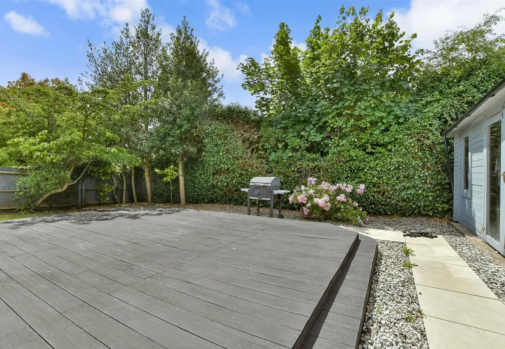 Rear Garden - Daymerslea Ridge, Leatherhead, Surrey - Wards of Kent